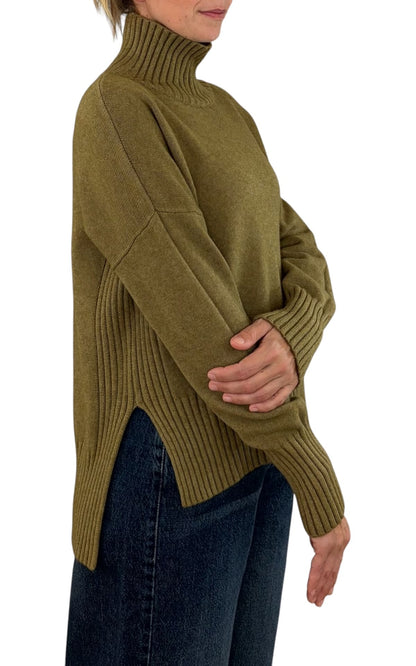 Initial - Maglia collo alto spacco - Olio