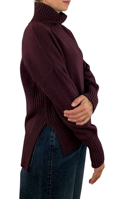 Initial - Maglia collo alto spacco - Vino